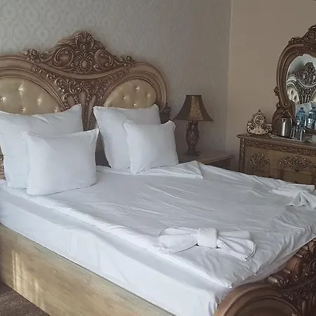 Elit Palace And Hotell